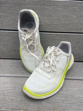 Sperry HeadSail Sneakers Shoes Wet Dry traction White Yellow sz 8 boating beach